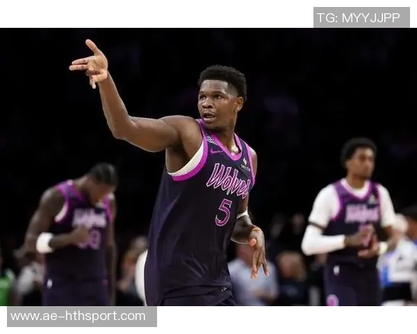 爱德华兹谈对战小米切尔的备战策略强调早睡养精蓄锐应对全场紧逼